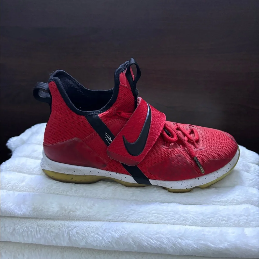 Nike Lebron 14's‎ Youth Size 6.5 Red Black Shoes